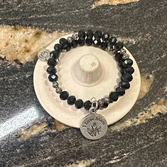 Black Beaded Bracelet with 'I Love Mom' Charm - Picture 1 of 4